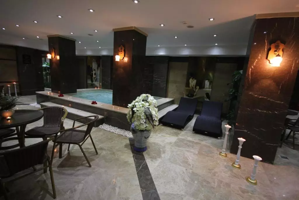 Grand Corner Boutique Hotel